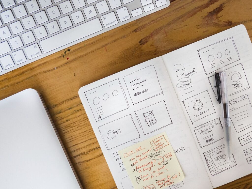 Free sketchbook and keyboard on wooden